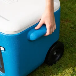 Coleman Kühlbox "50 QT Polylite Wheeled Mesh" 13 Coleman Kühlbox "50 QT Polylite Wheeled Mesh" -Haushalts Verkauf 36aad8ef7294492515fe6ed4956f8300