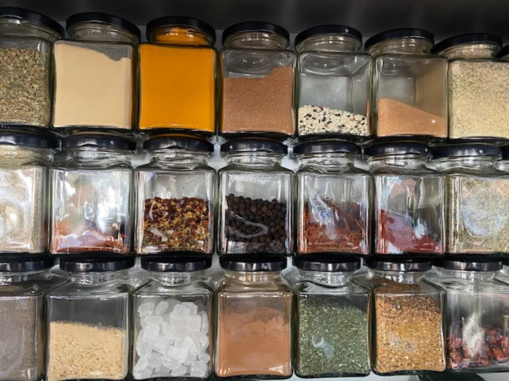 UNPERFEKT PERFEKT - STARTER SET Gewürzglas Mit Deckel 24Stk + AUFKLEBER 1 UNPERFEKT PERFEKT - STARTER SET Gewürzglas Mit Deckel 24Stk + AUFKLEBER